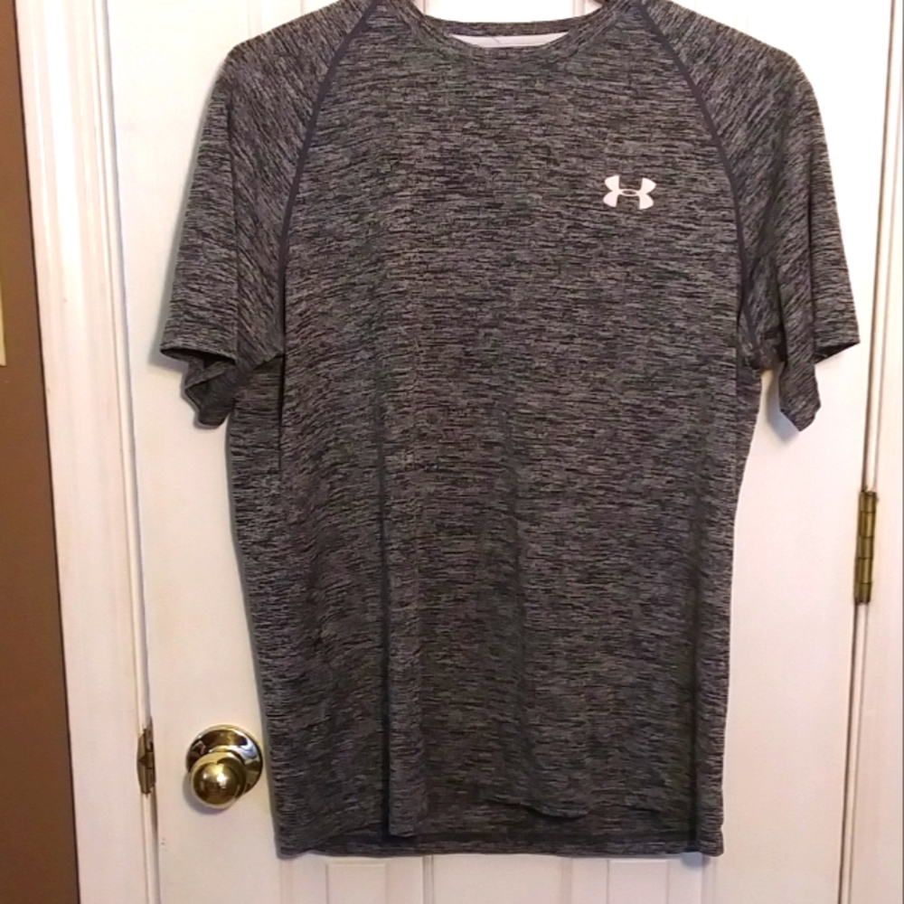 NWOT M MENS UNDER ARMOUR TSHIRT